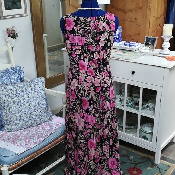 Dress - Picture 2 of 6